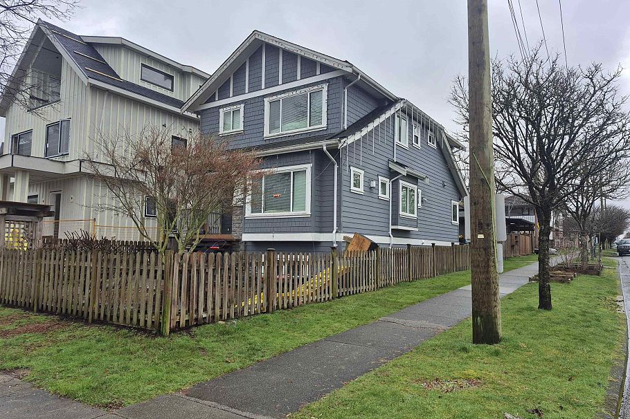 2702 Kitchener Street Vancouver, BC - 5