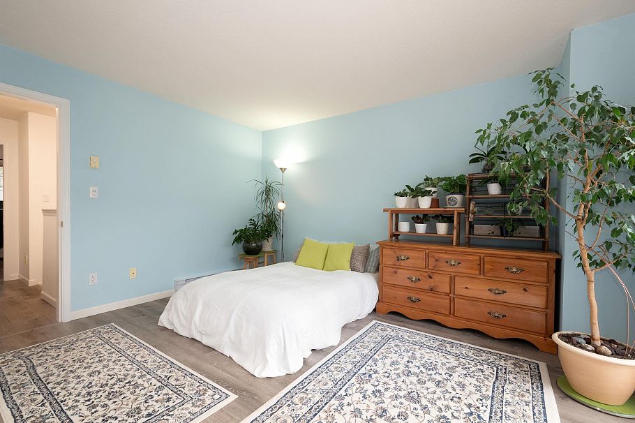 10 815 Tobruck Avenue North Vancouver, BC - 25