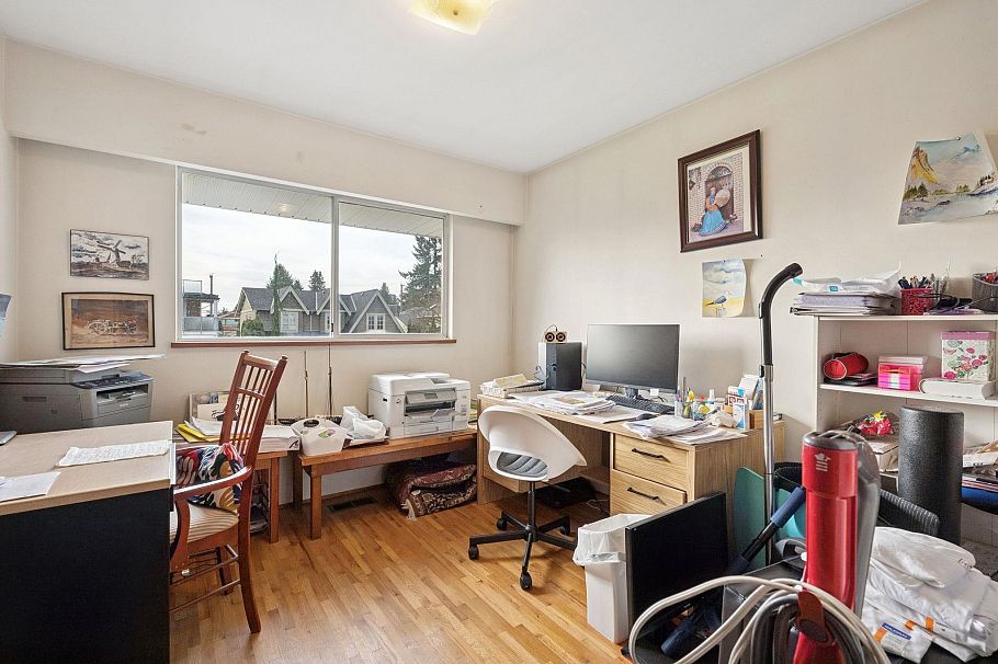 328 E 18th Street North Vancouver, BC - 12