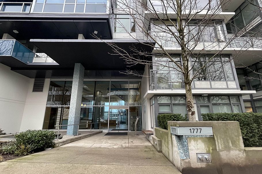 323 1777 W 7th Avenue Vancouver, BC - 1