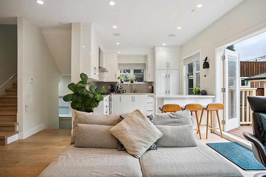 764 E 14th Avenue Vancouver, BC - 2