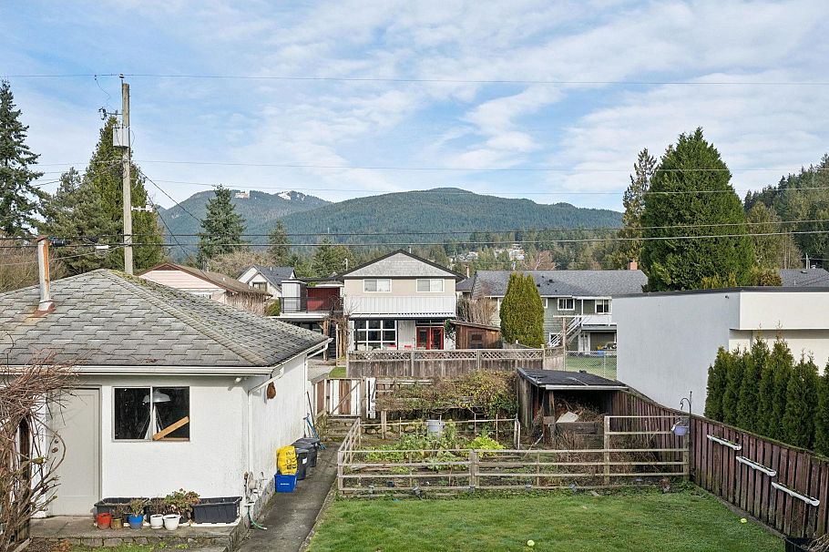 328 E 18th Street North Vancouver, BC - 23