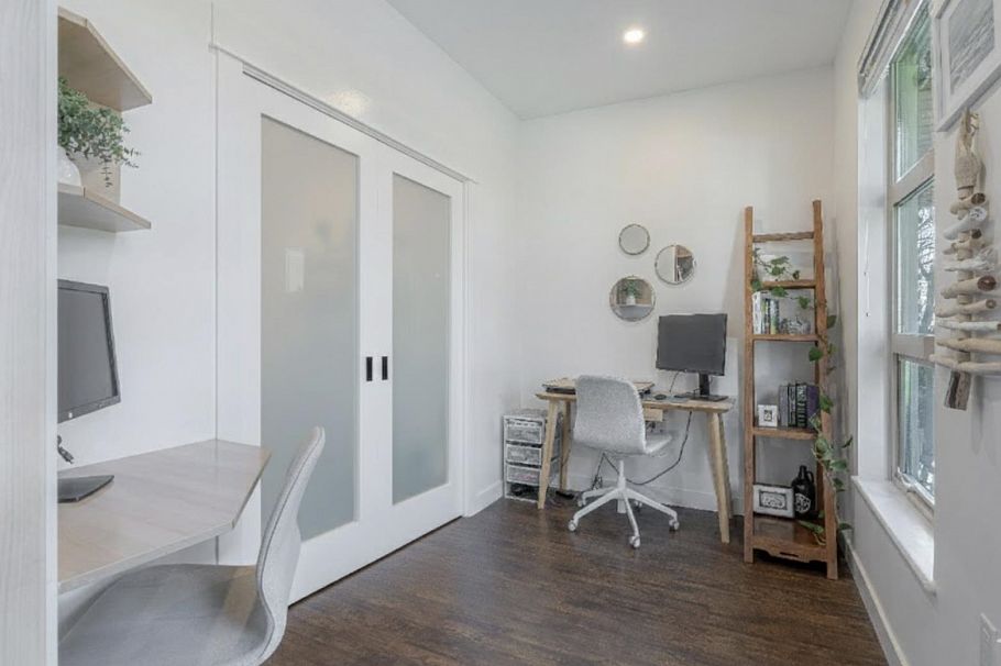 110 1468 St. Andrews Avenue North Vancouver, BC - 22