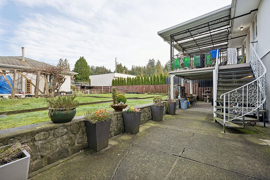 328 E 18th Street North Vancouver, BC - 20