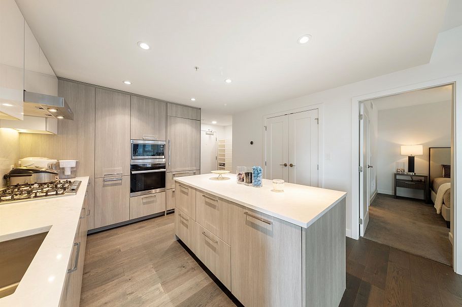 709 8160 Mcmyn Way Richmond, BC - 8