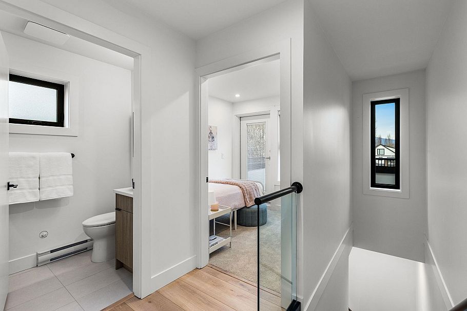 2632 Ward Street Vancouver, BC - 24