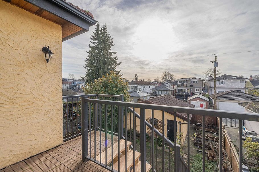 2638 Charles Street Vancouver, BC - 13