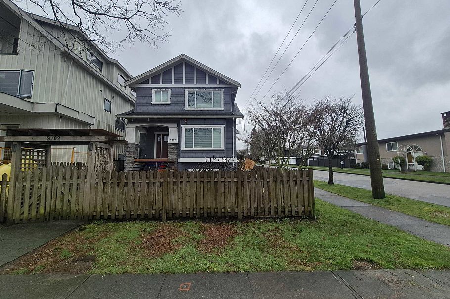 2702 Kitchener Street Vancouver, BC - 3