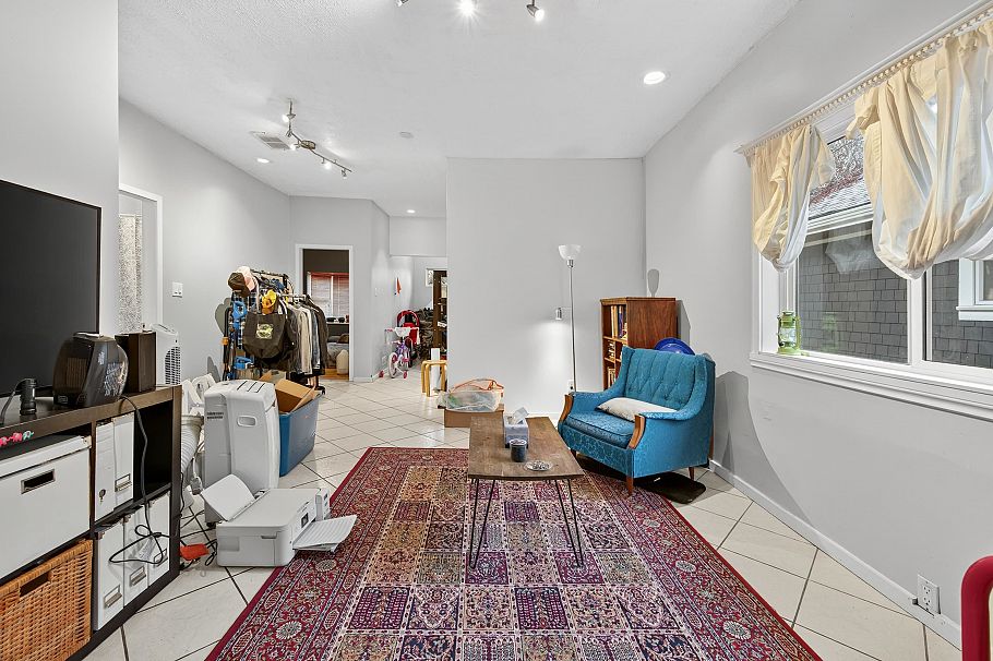 3838 Inverness Street Vancouver, BC - 4