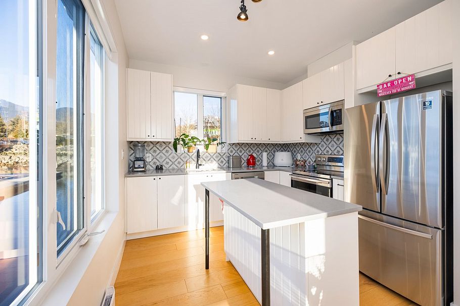 JNW04 415 Esplanade W North Vancouver, BC - 16