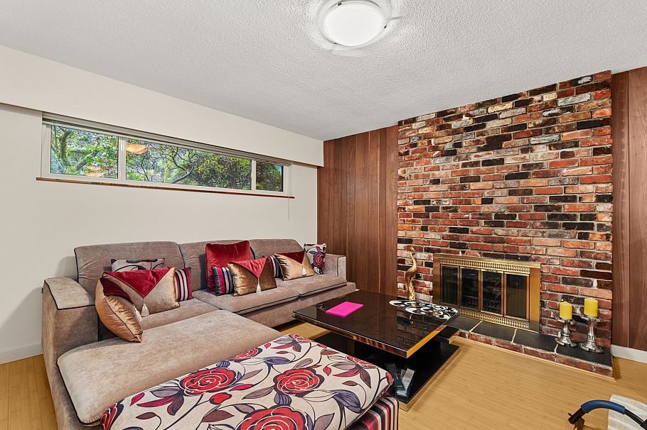 4651 W 16th Avenue Vancouver, BC - 19