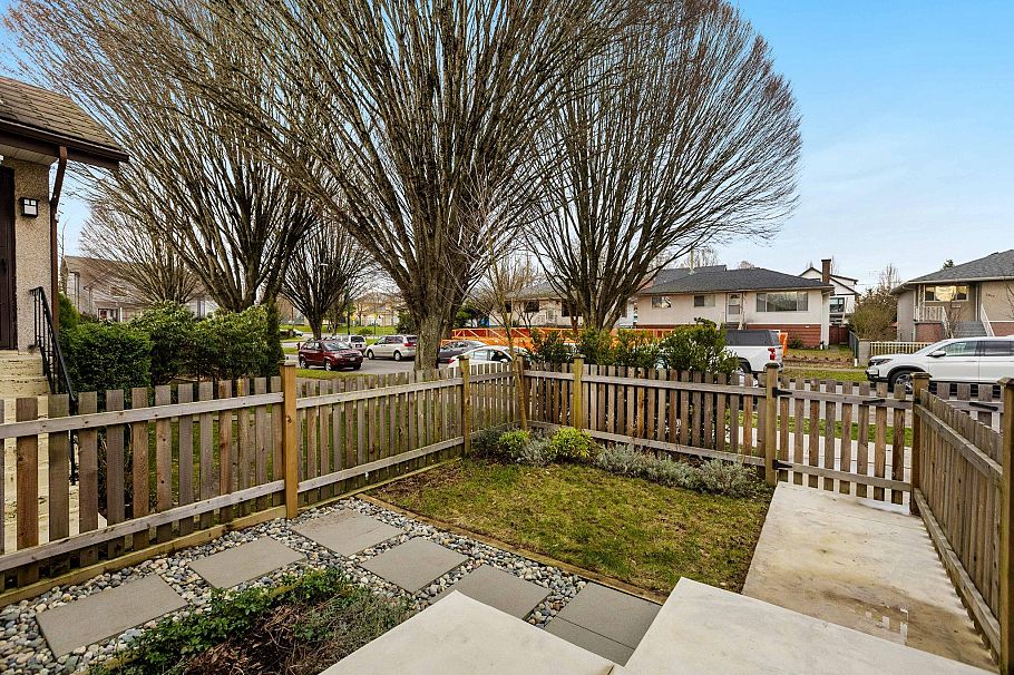 2632 Ward Street Vancouver, BC - 37