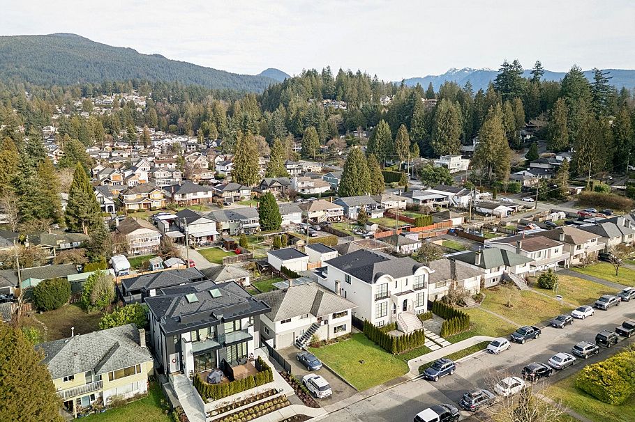 328 E 18th Street North Vancouver, BC - 27