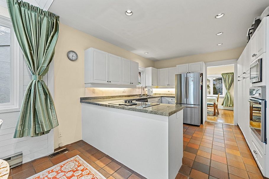 4069 W 14th Avenue Vancouver, BC - 8