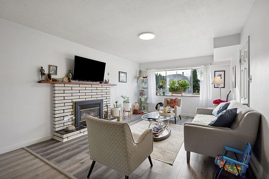 328 E 18th Street North Vancouver, BC - 13