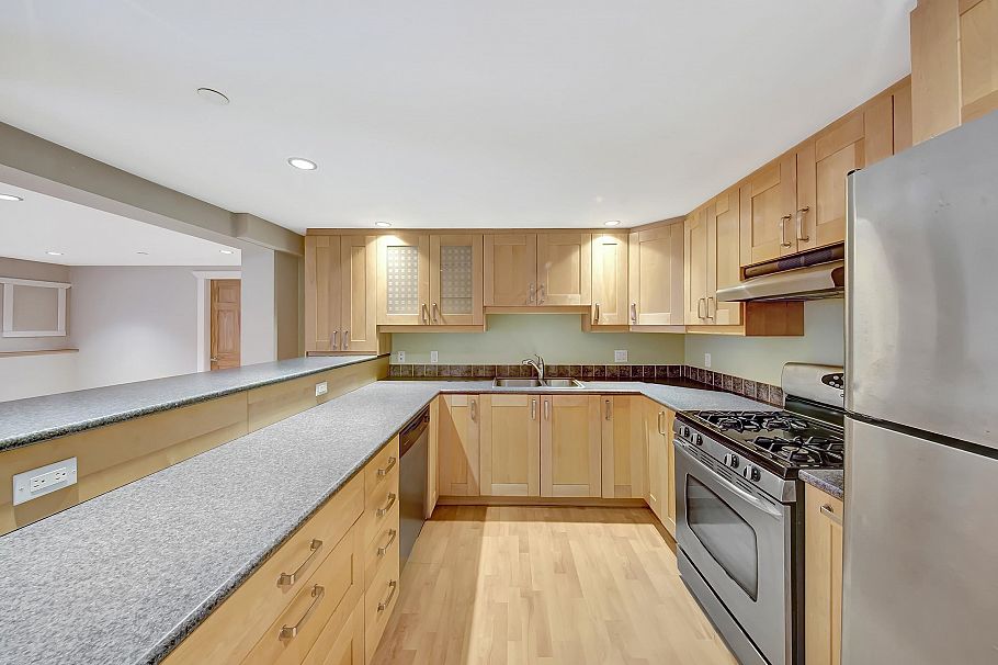 2770 W 5th Avenue Vancouver, BC - 21