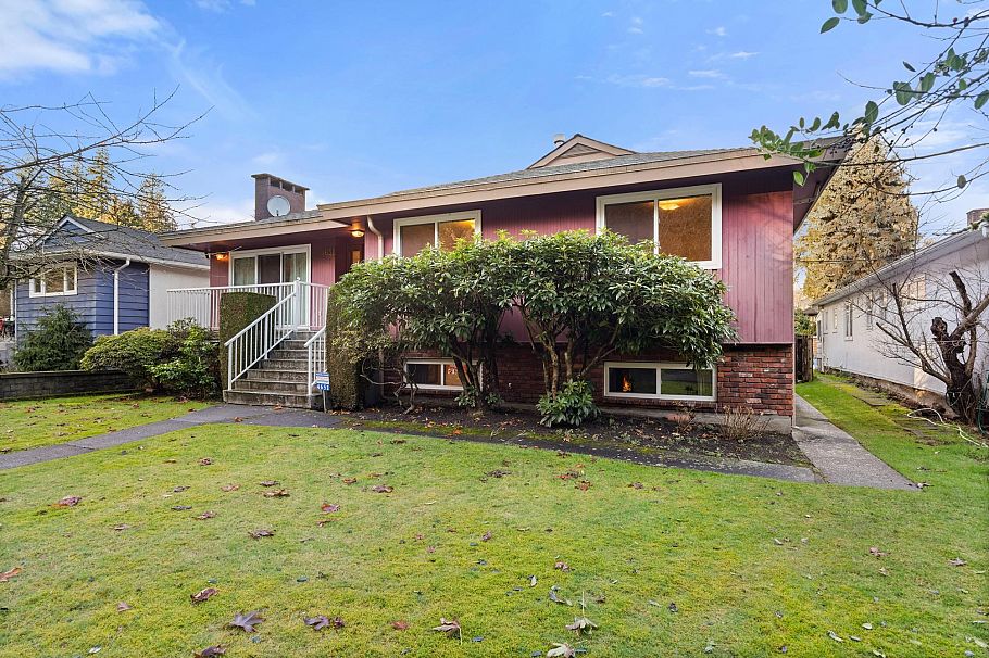 4651 W 16th Avenue Vancouver, BC - 23