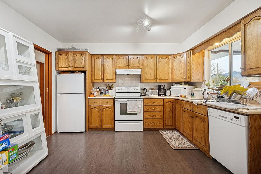 328 E 18th Street North Vancouver, BC - 8