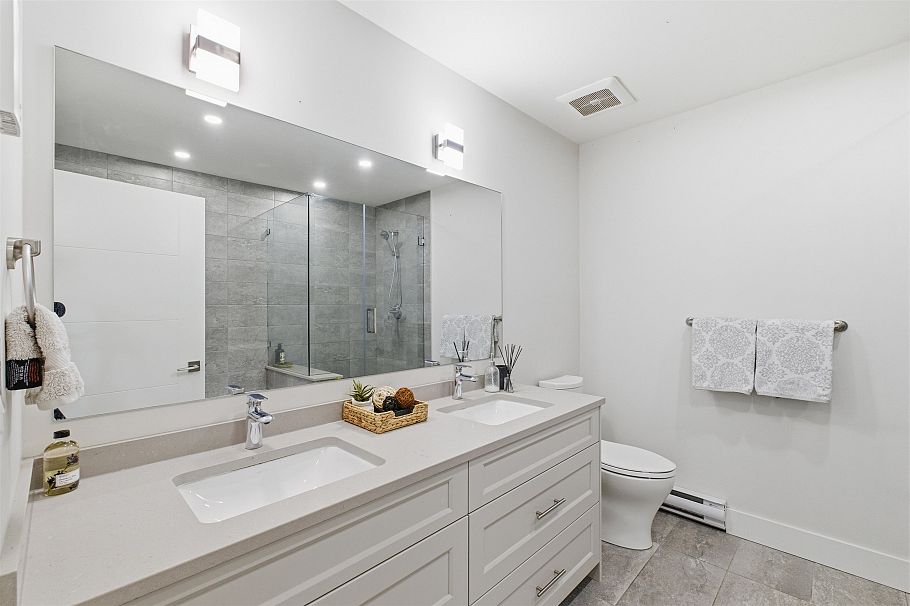 2 115 W Queens Road North Vancouver, BC - 15