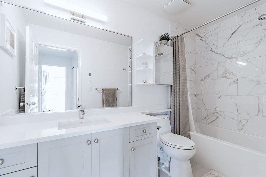 1 252 W 13th Street North Vancouver, BC - 23