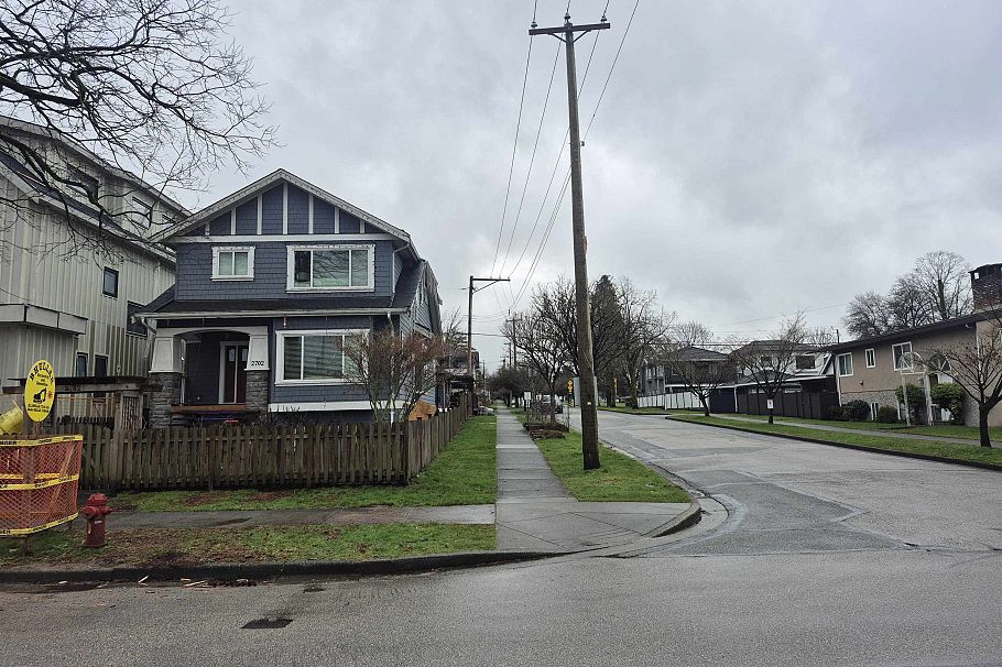 2702 Kitchener Street Vancouver, BC - 4