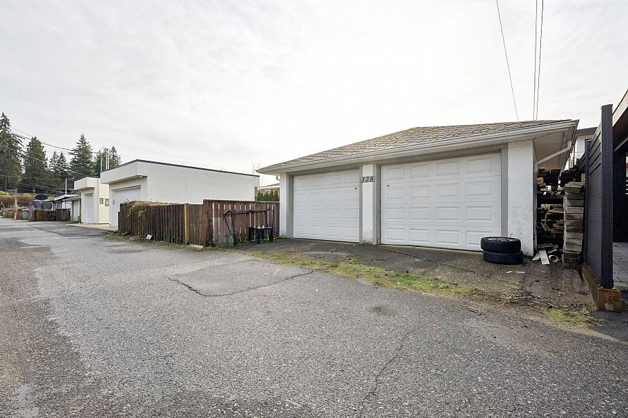 328 E 18th Street North Vancouver, BC - 24