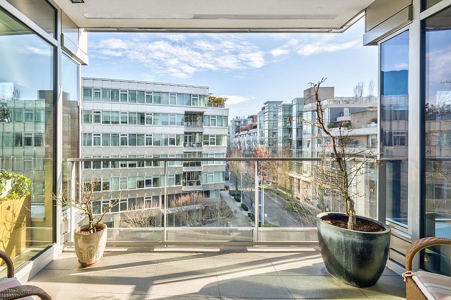 504 181 Athletes Way Vancouver, BC - 21