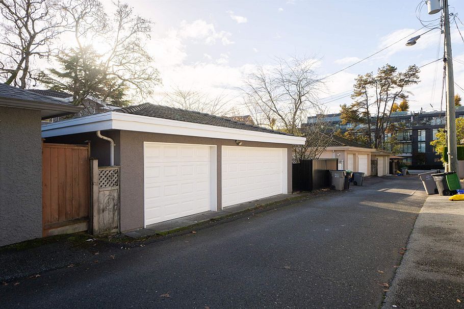 3565 W 29th Avenue Vancouver, BC - 27