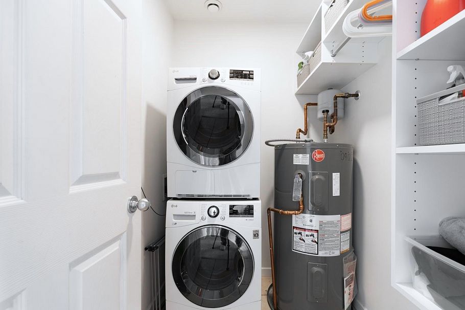 1 252 W 13th Street North Vancouver, BC - 24