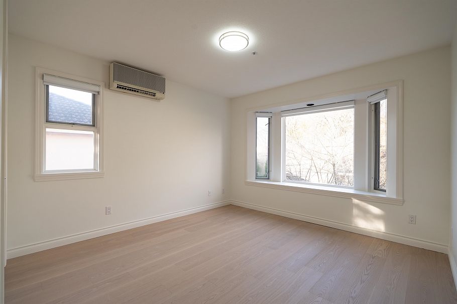 3565 W 29th Avenue Vancouver, BC - 18