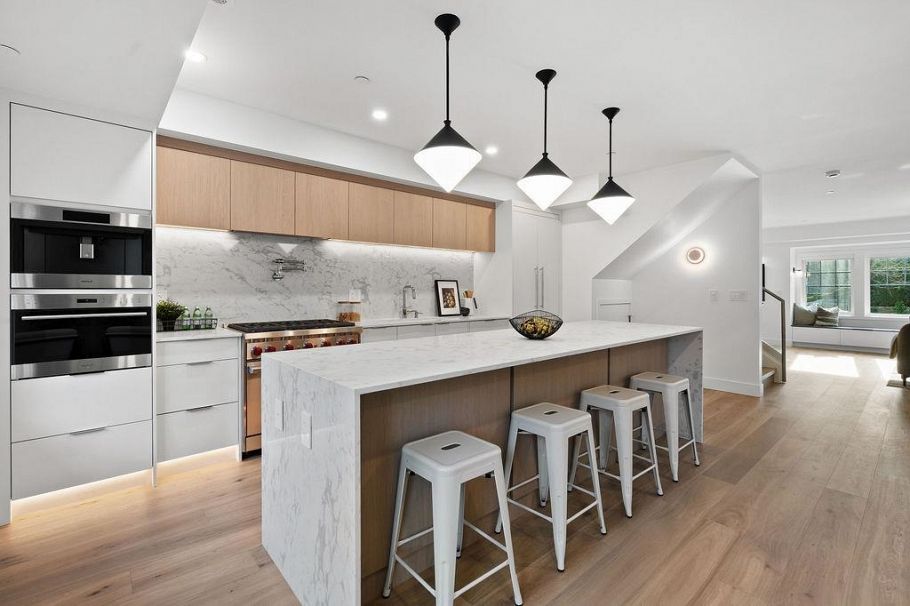 1141 W 33rd Avenue Vancouver, BC - 2