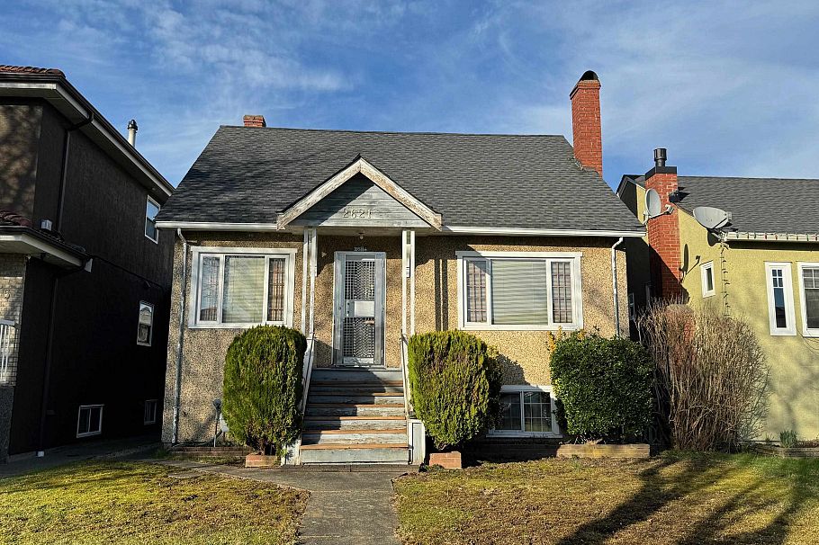 2621 Kitchener Street Vancouver, BC - 1