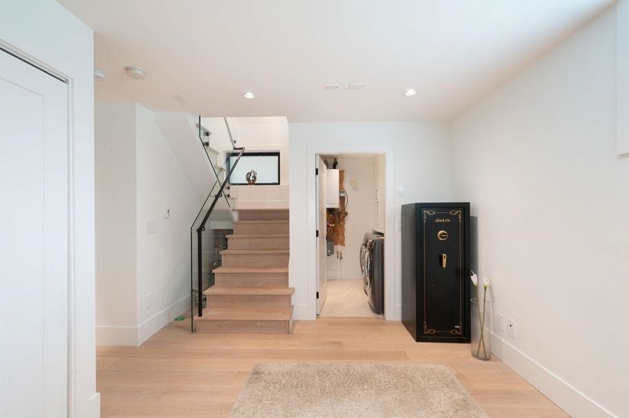 2765 E 27th Avenue Vancouver, BC - 11