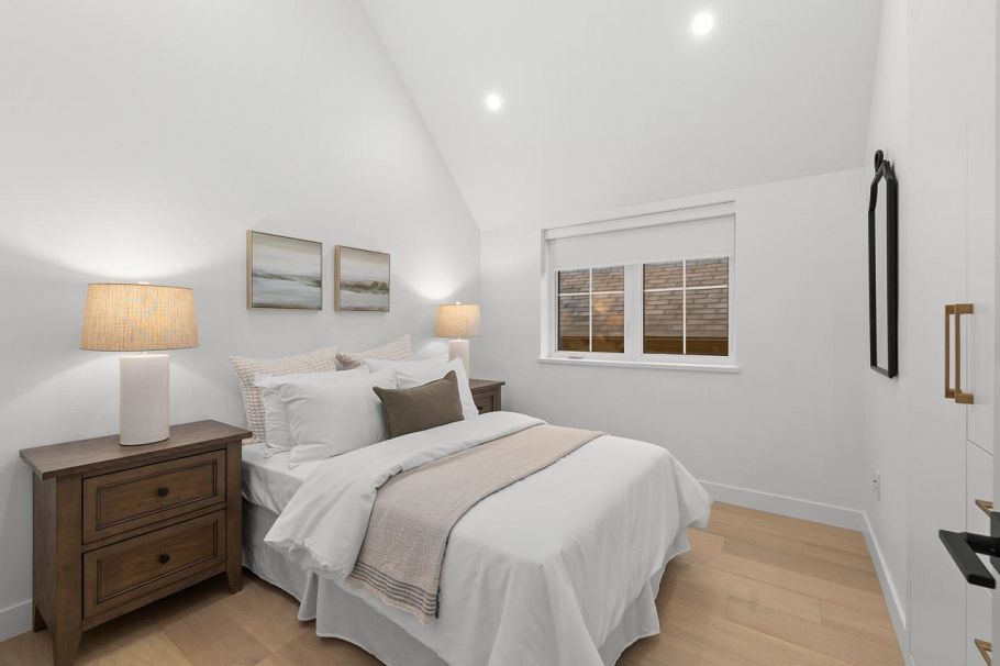 2 810 E 22nd Avenue Vancouver, BC - 25