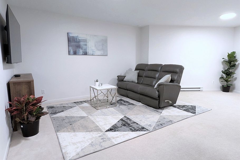 1 252 W 13th Street North Vancouver, BC - 27