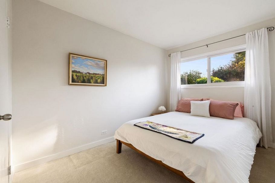 1315 W 15th Street North Vancouver, BC - 16