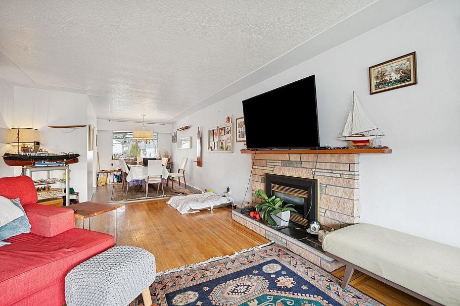 328 E 18th Street North Vancouver, BC - 5