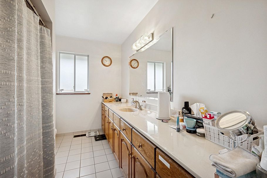 328 E 18th Street North Vancouver, BC - 9