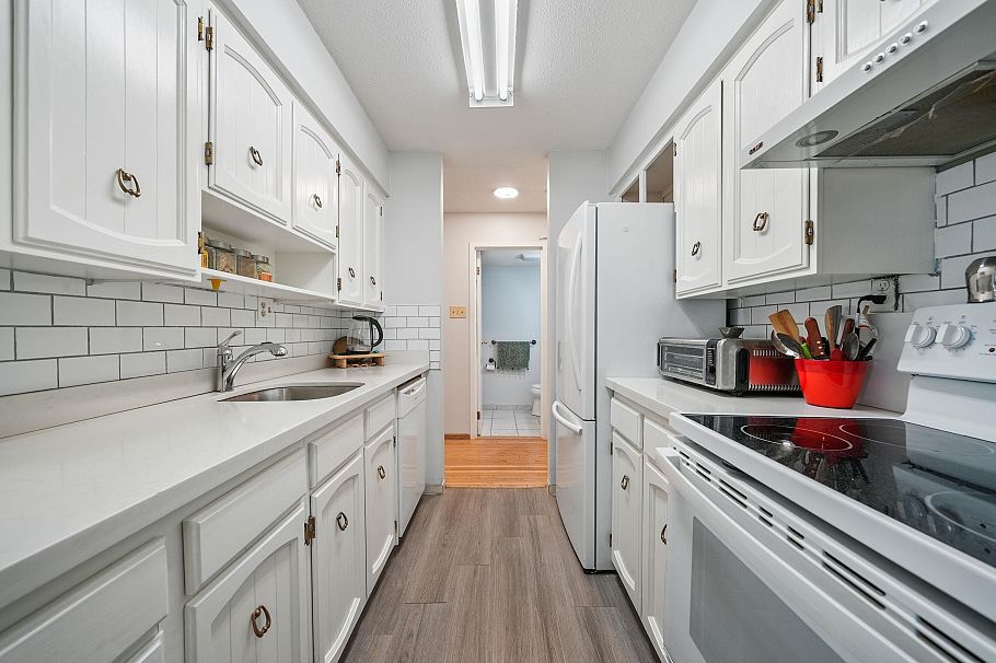 202 8770 Laurel Street Vancouver, BC - 1