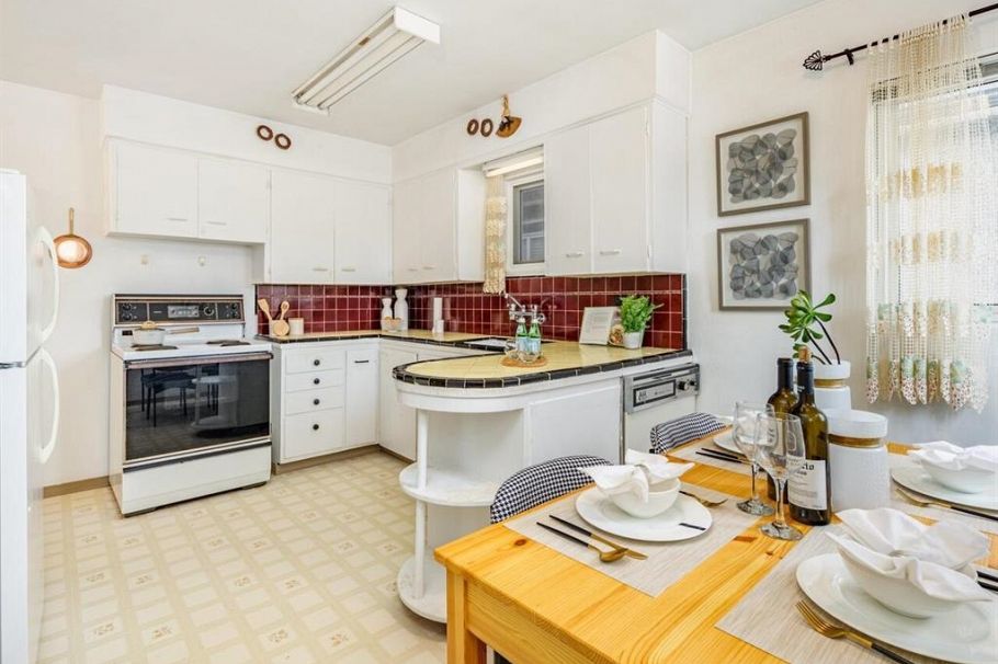 3687 E 26th Avenue Vancouver, BC - 8