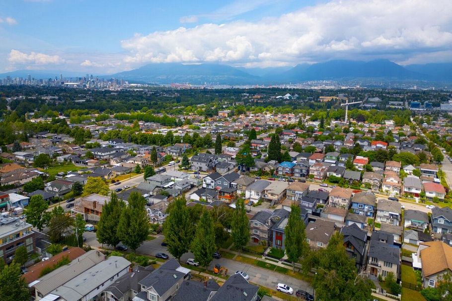 2765 E 27th Avenue Vancouver, BC - 30