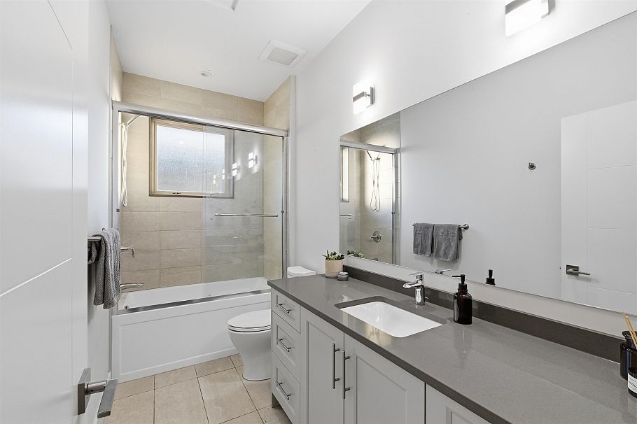 2 115 W Queens Road North Vancouver, BC - 19