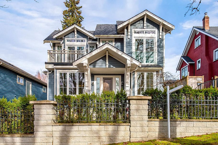 4089 W 19th Avenue Vancouver, BC - 1