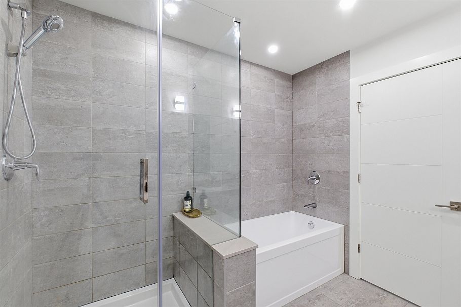 2 115 W Queens Road North Vancouver, BC - 16