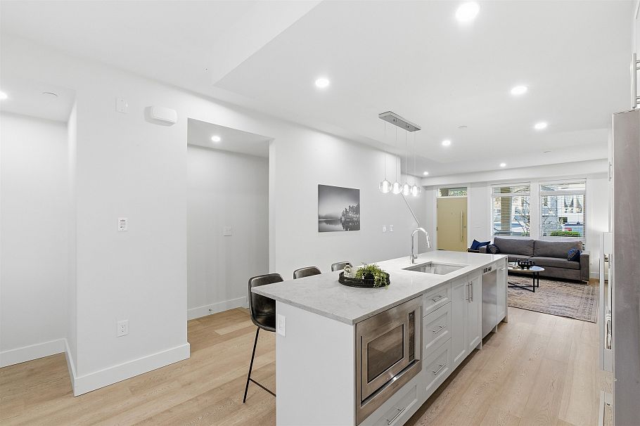 2 115 W Queens Road North Vancouver, BC - 6