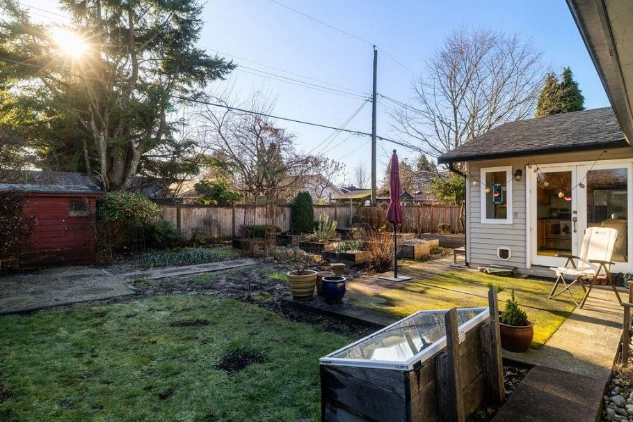 1315 W 15th Street North Vancouver, BC - 27