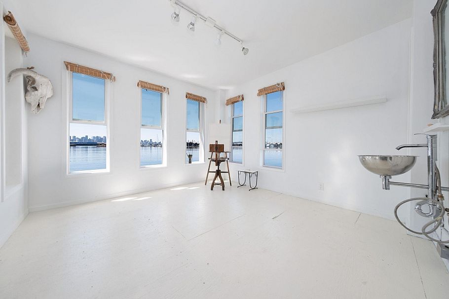 A27 415 W Esplanade Avenue North Vancouver, BC - 11