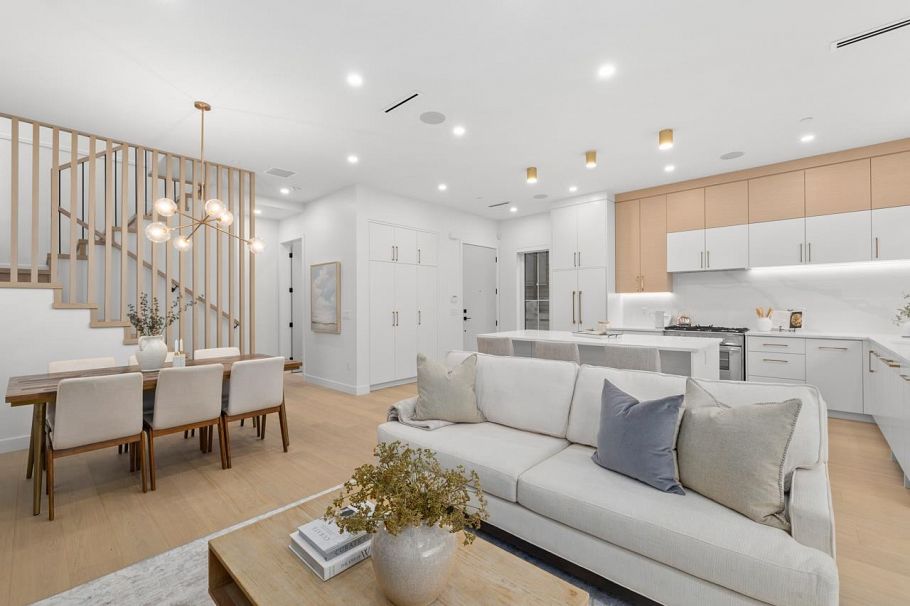 2 810 E 22nd Avenue Vancouver, BC - 6