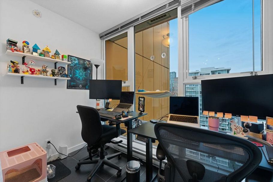 2205 111 W Georgia Street Vancouver, BC - 10