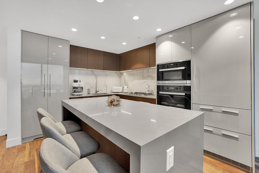 1302 1675 Lions Gate Lane North Vancouver, BC - 3